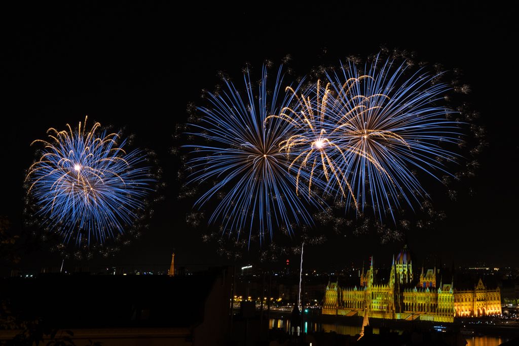 <strong>2022. 08. 27.</strong><br>Tűzijáték Magyarország 1022. születésnapján • Fireworks on Hungary's 1022nd birthday